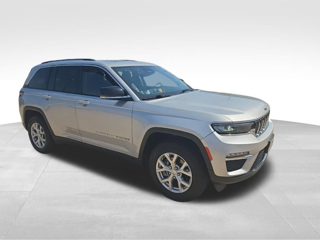 Used 2024 Jeep Grand Cherokee Limited RWD image 4