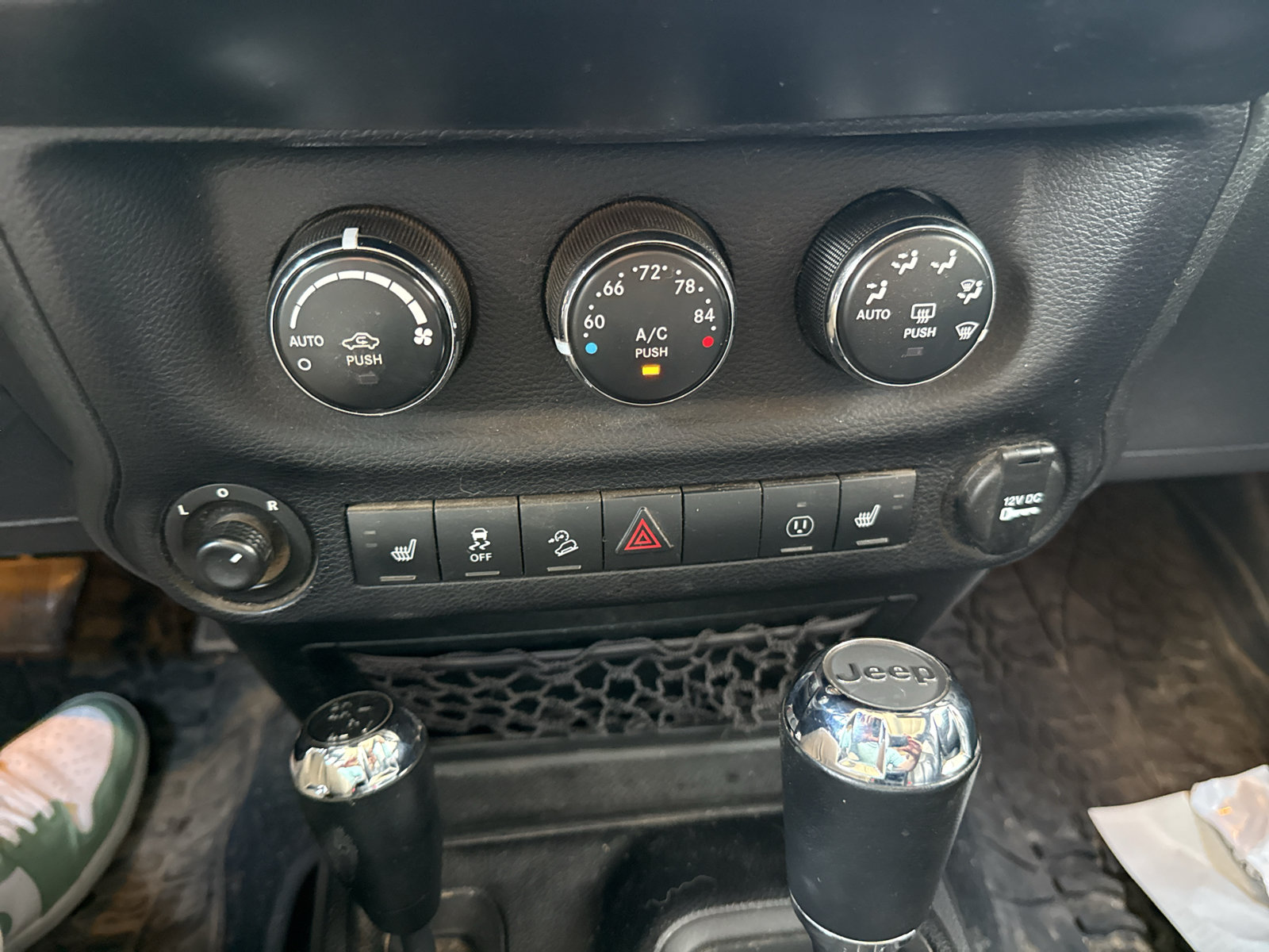 Used 2014 Jeep Wrangler Rubicon AWD/4WD image 13