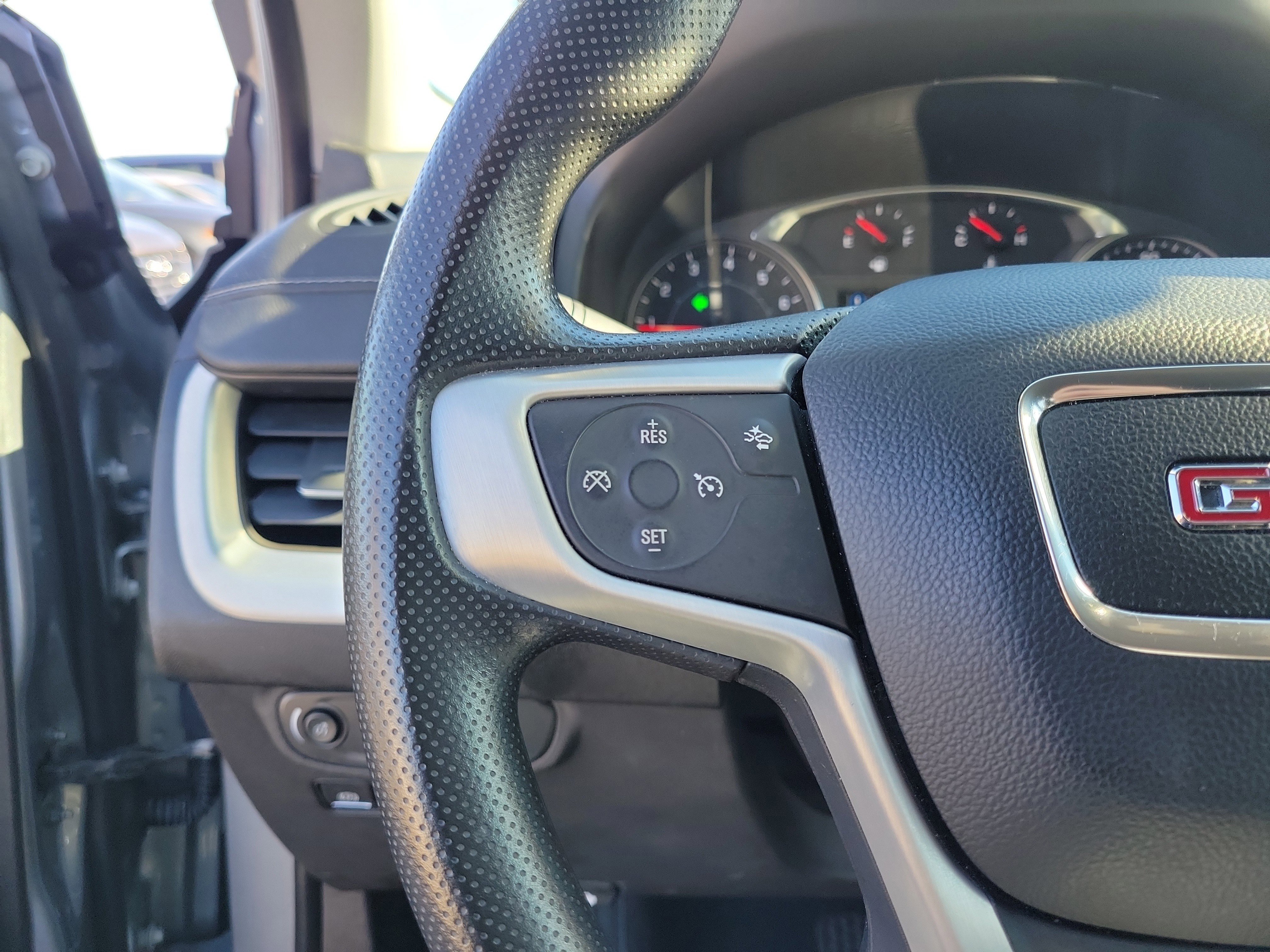 Used 2024 GMC Terrain SLE image 22