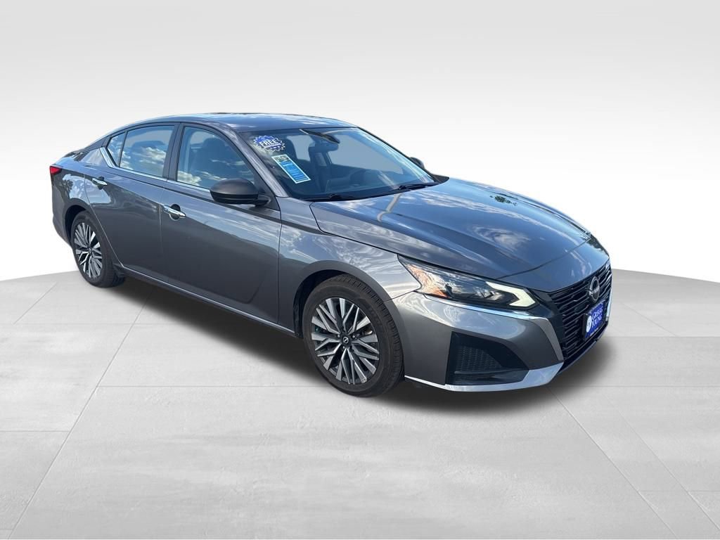 Used 2024 Nissan Altima 2.5 SV image 9