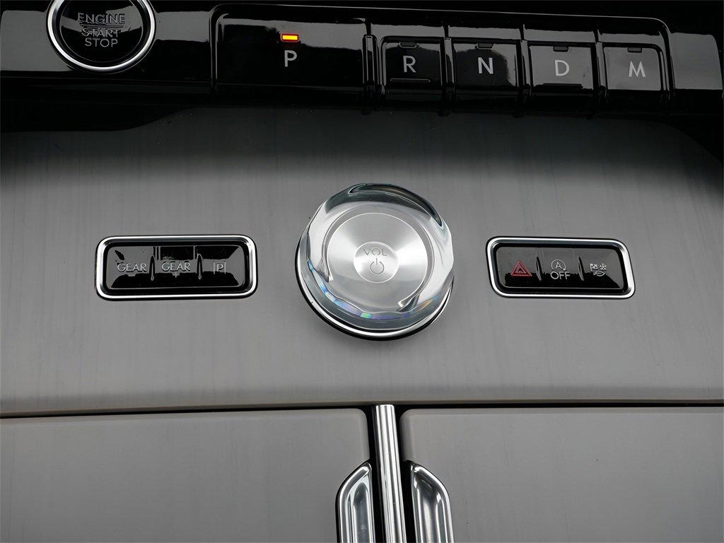 Used 2025 Lincoln Navigator Reserve w/ Jet Appearance Package image 25