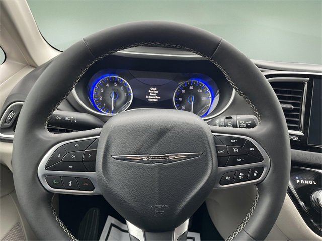 Used 2024 Chrysler Pacifica Touring-L image 20