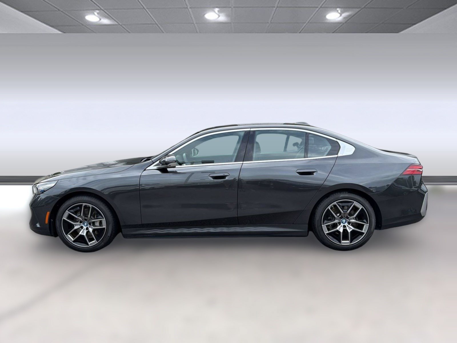 Certified 2024 BMW i5 eDrive40i w/ Premium Package RWD image 2