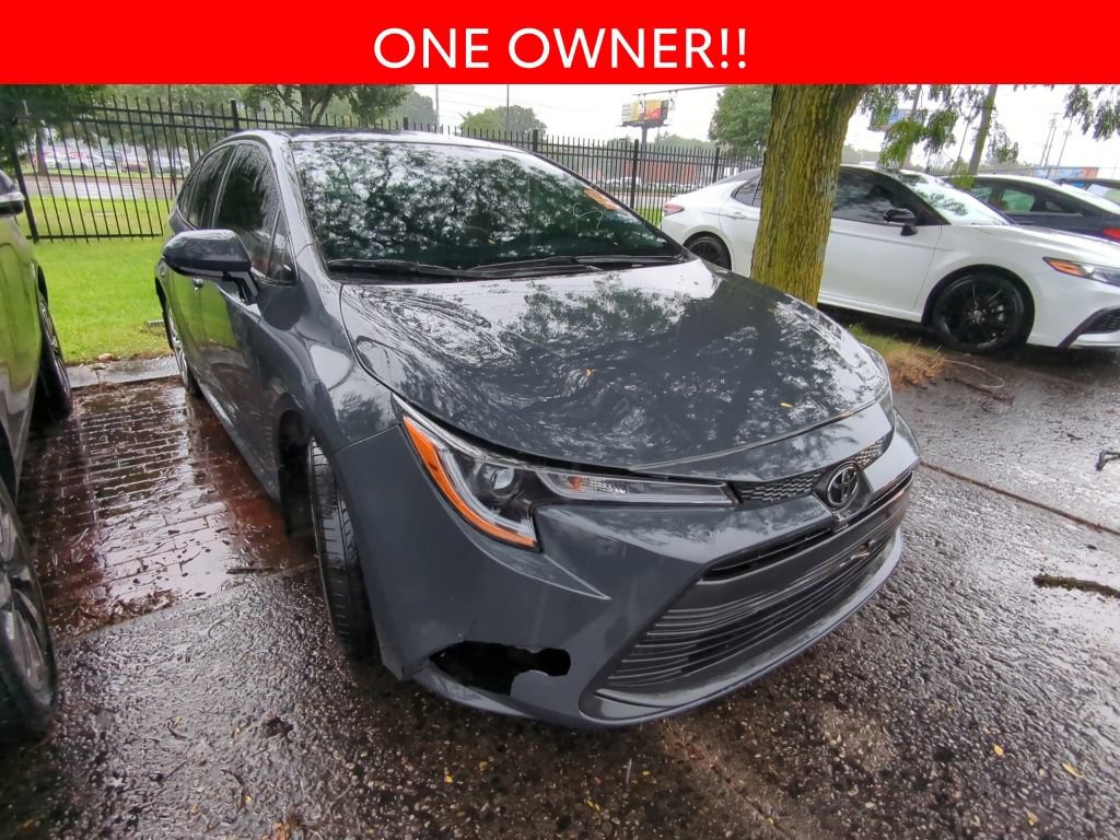 Used 2025 Toyota Corolla LE FWD image 3