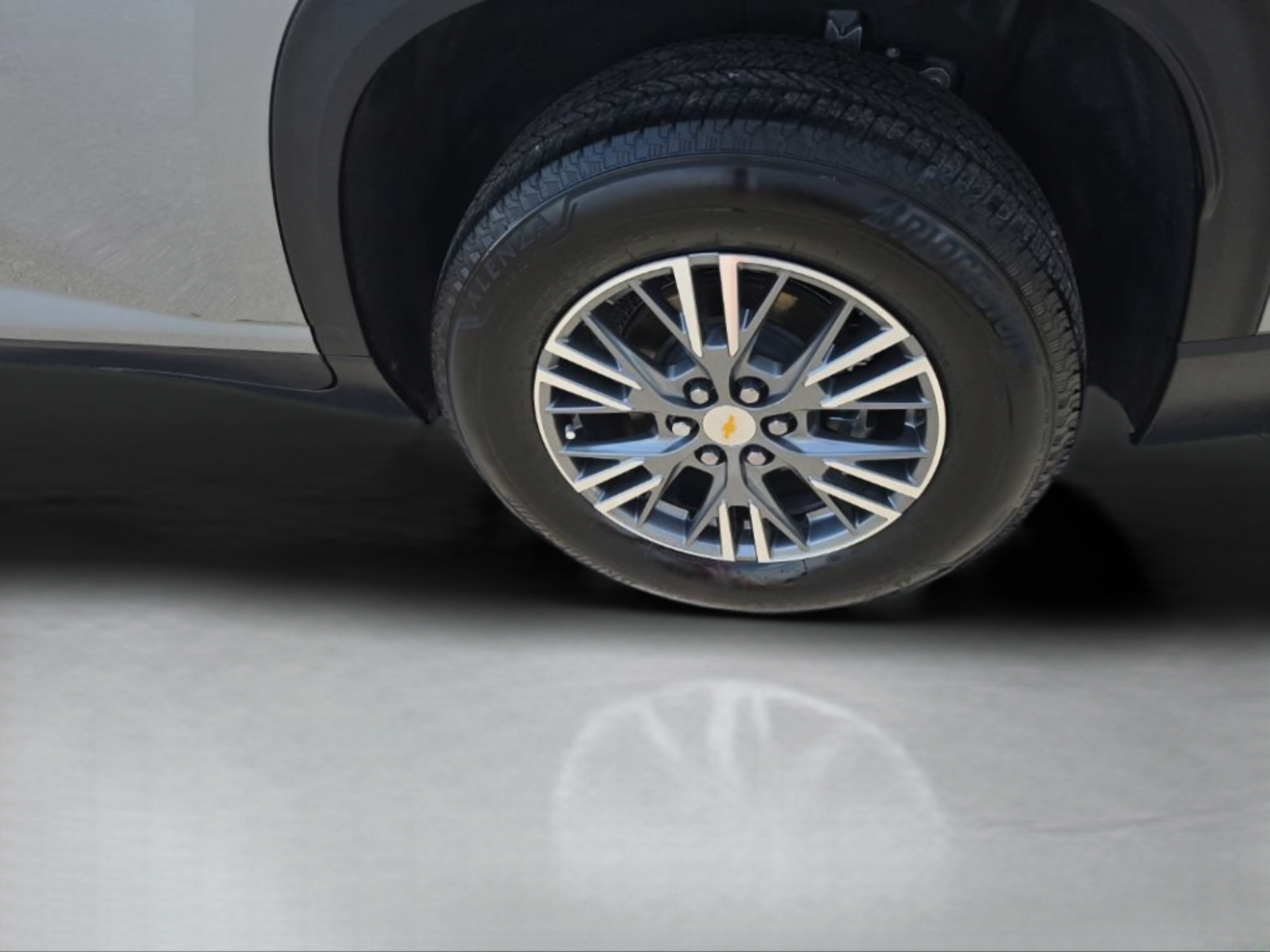 Used 2025 Chevrolet Traverse LT w/ LPO, Floor Liner Package FWD image 34