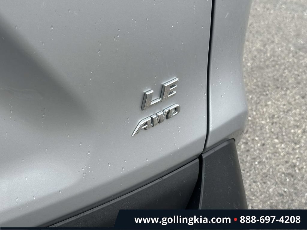 Used 2022 Toyota RAV4 LE AWD/4WD image 8