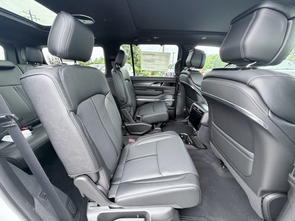 New 2026 Jeep Grand Wagoneer Summit AWD/4WD image 29