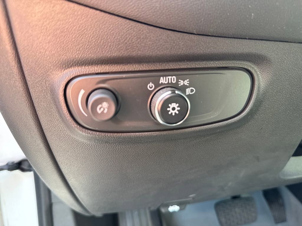 Used 2021 Chevrolet Equinox LS w/ LS Convenience Package image 11