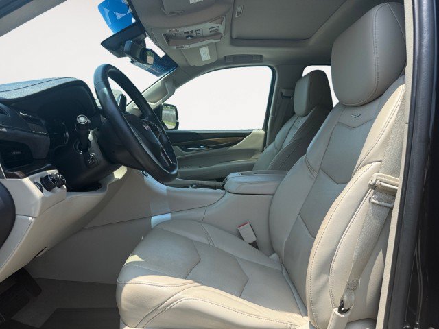 Used 2018 Cadillac Escalade ESV Luxury AWD/4WD image 2