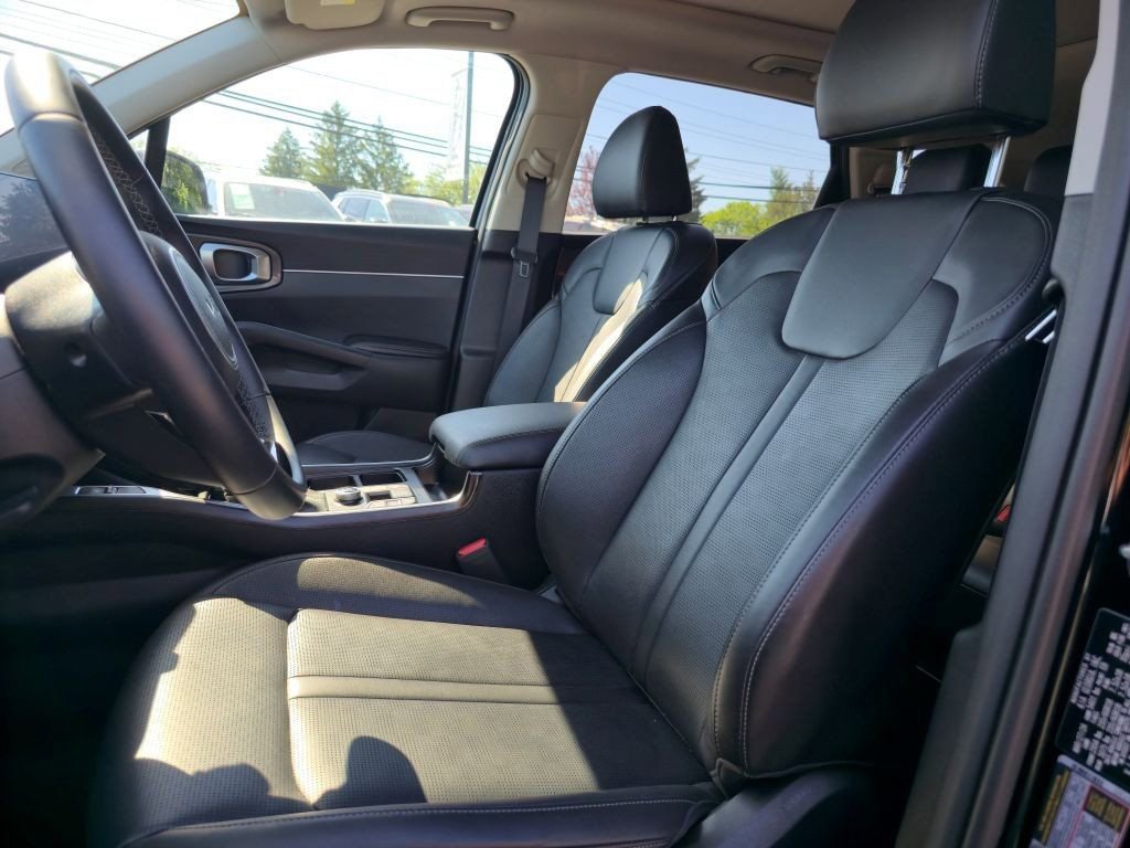 Used 2024 Kia Sorento S w/ Panoramic Sunroof Package FWD image 11