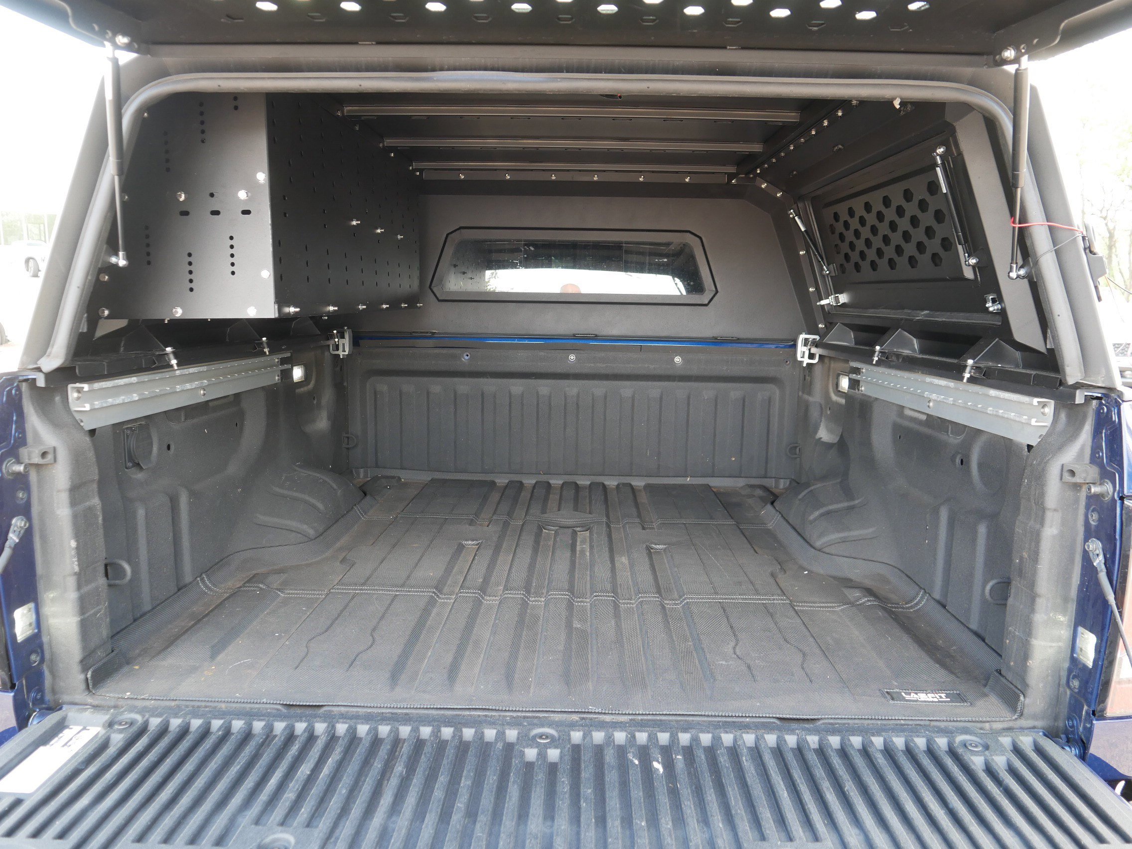 Used 2021 Nissan Titan PRO-4X w/ Pro-4x Convenience Package AWD/4WD image 18