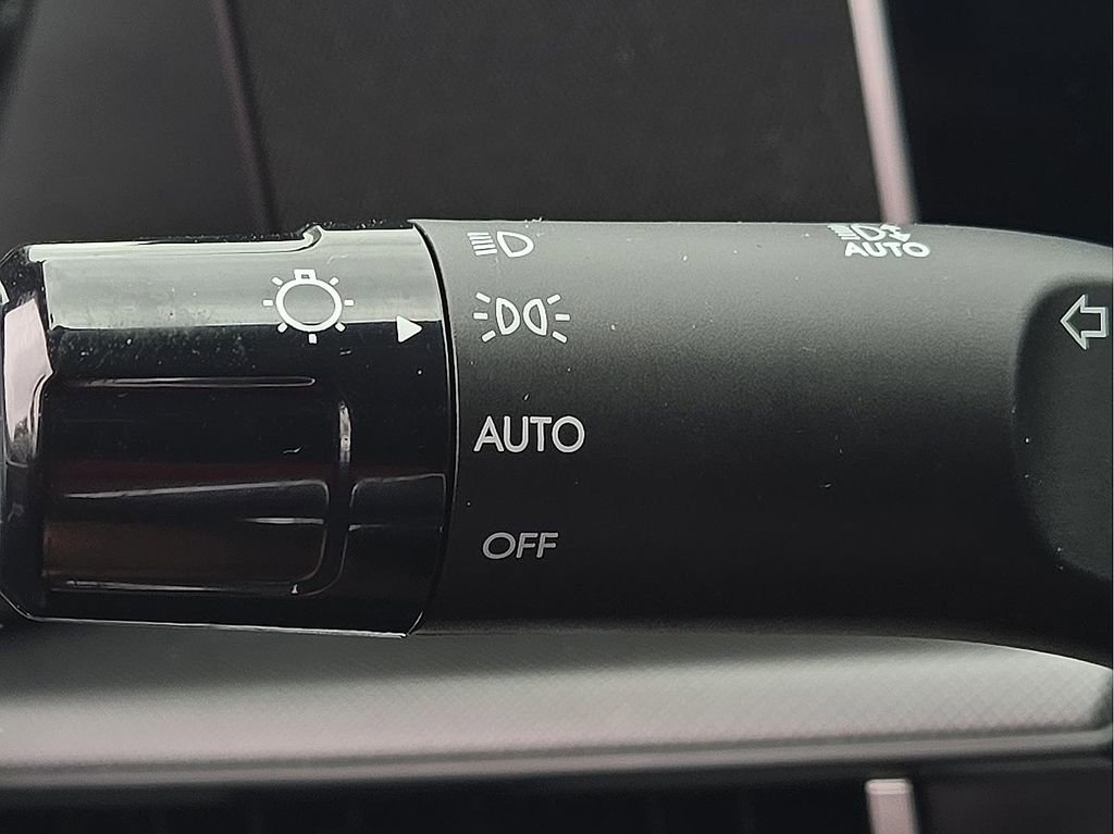 Used 2025 Hyundai Santa Fe SE image 17