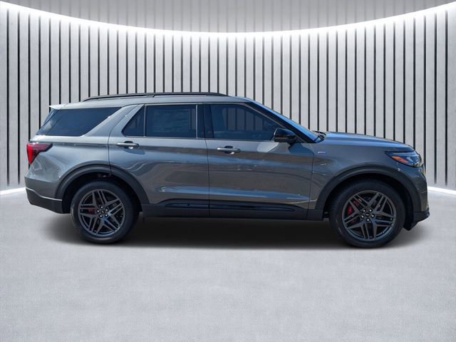New 2026 Ford Explorer ST-Line w/ ST-Line Street Pack AWD/4WD image 2