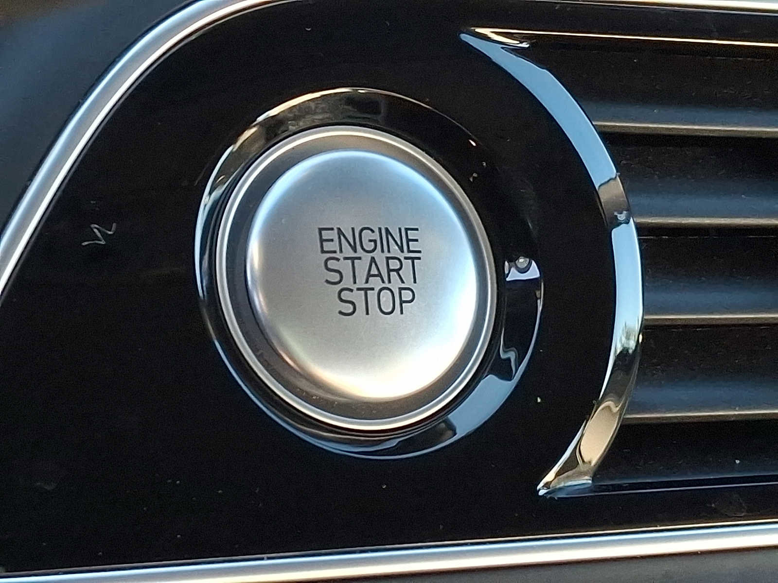 Used 2023 Genesis G70 2.0T image 20