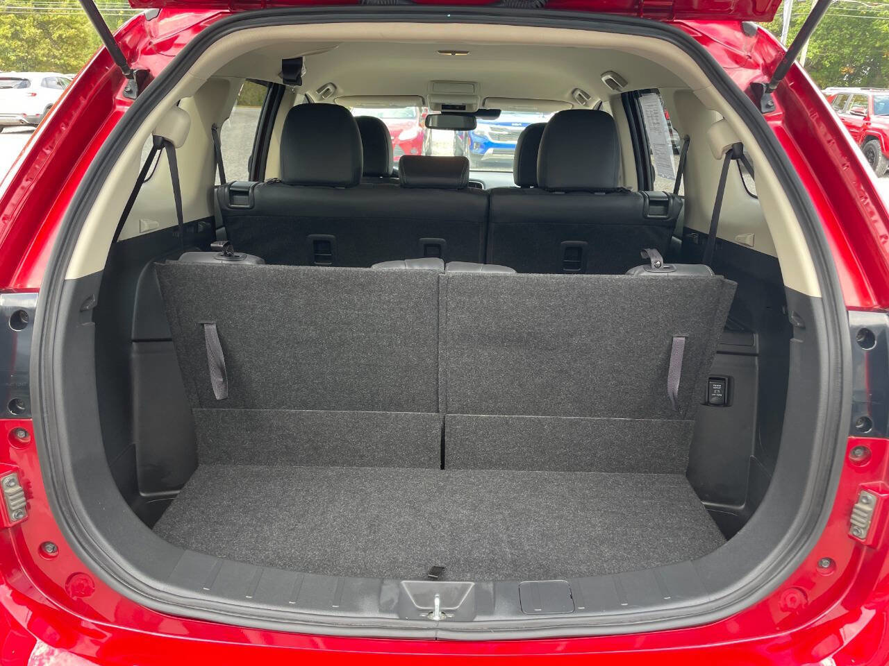 Used 2020 Mitsubishi Outlander SE image 23