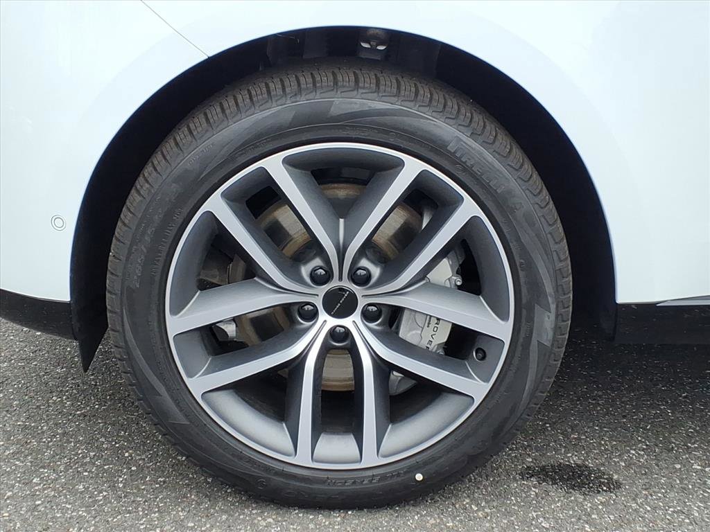 New 2026 Land Rover Range Rover SE image 9