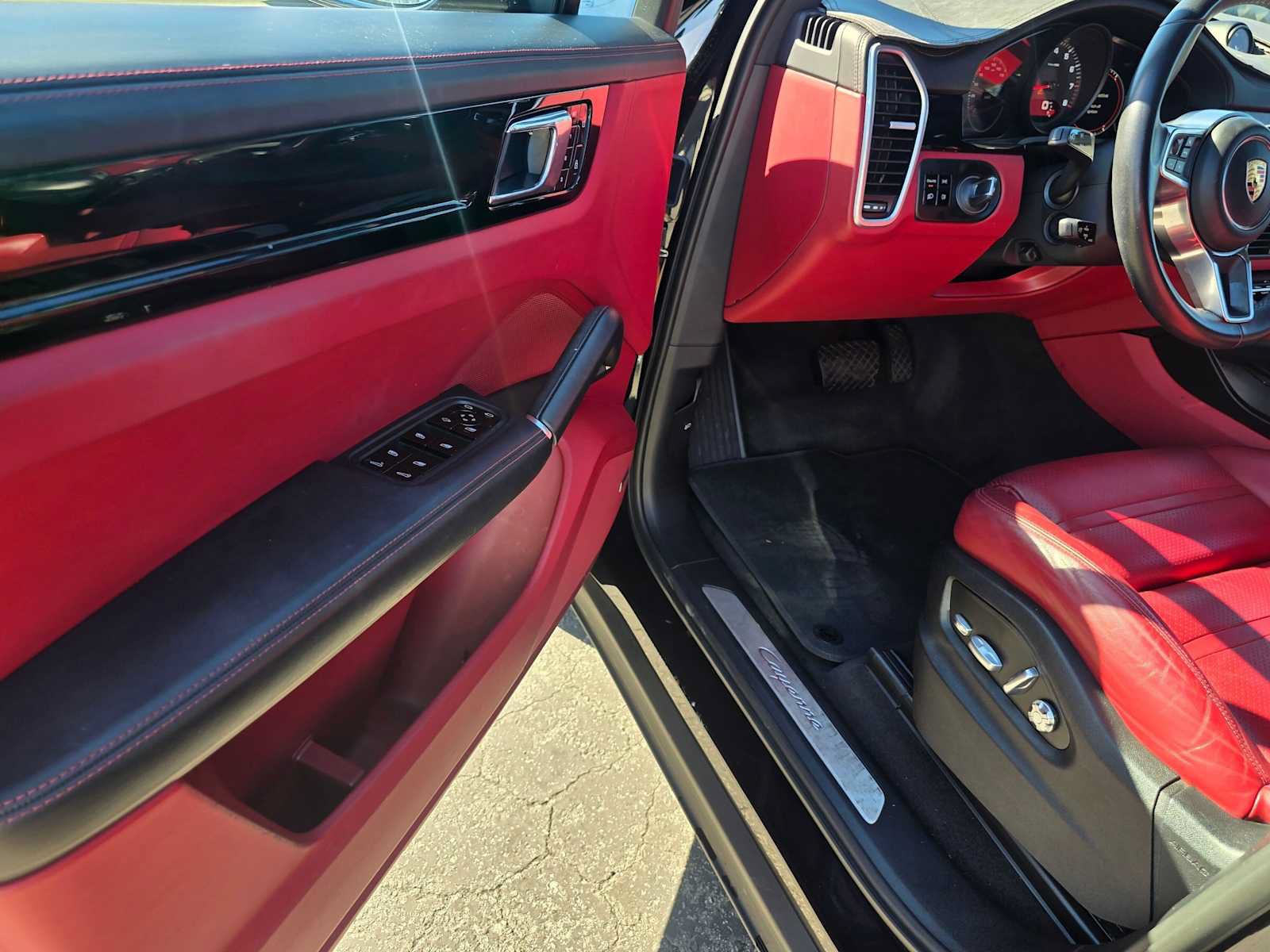 Used 2019 Porsche Cayenne AWD/4WD image 23