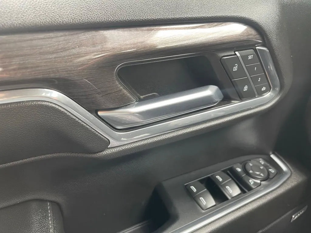 Used 2024 Chevrolet Silverado 1500 LTZ AWD/4WD image 32