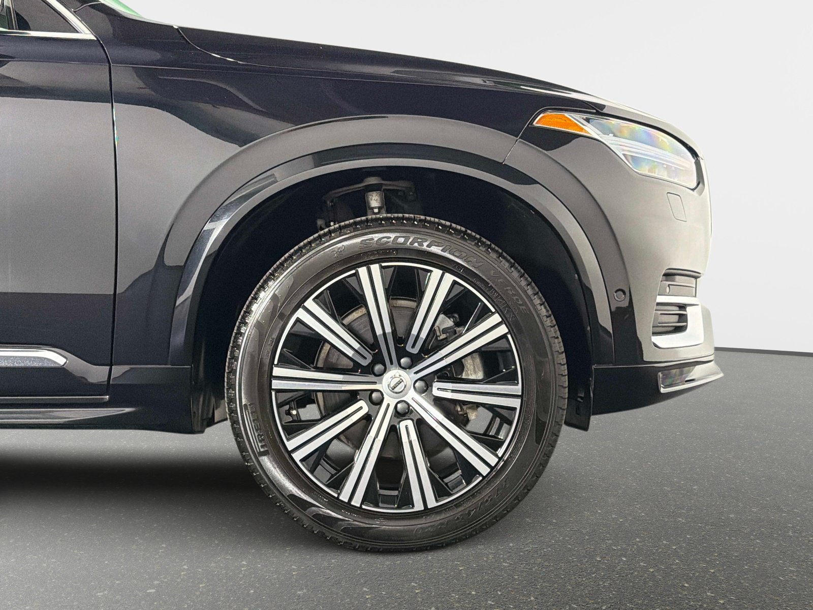 Used 2025 Volvo XC90 B6 Plus AWD/4WD image 21