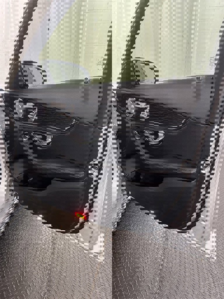 Used 2015 Mercedes-Benz C 300 4MATIC Sedan image 33