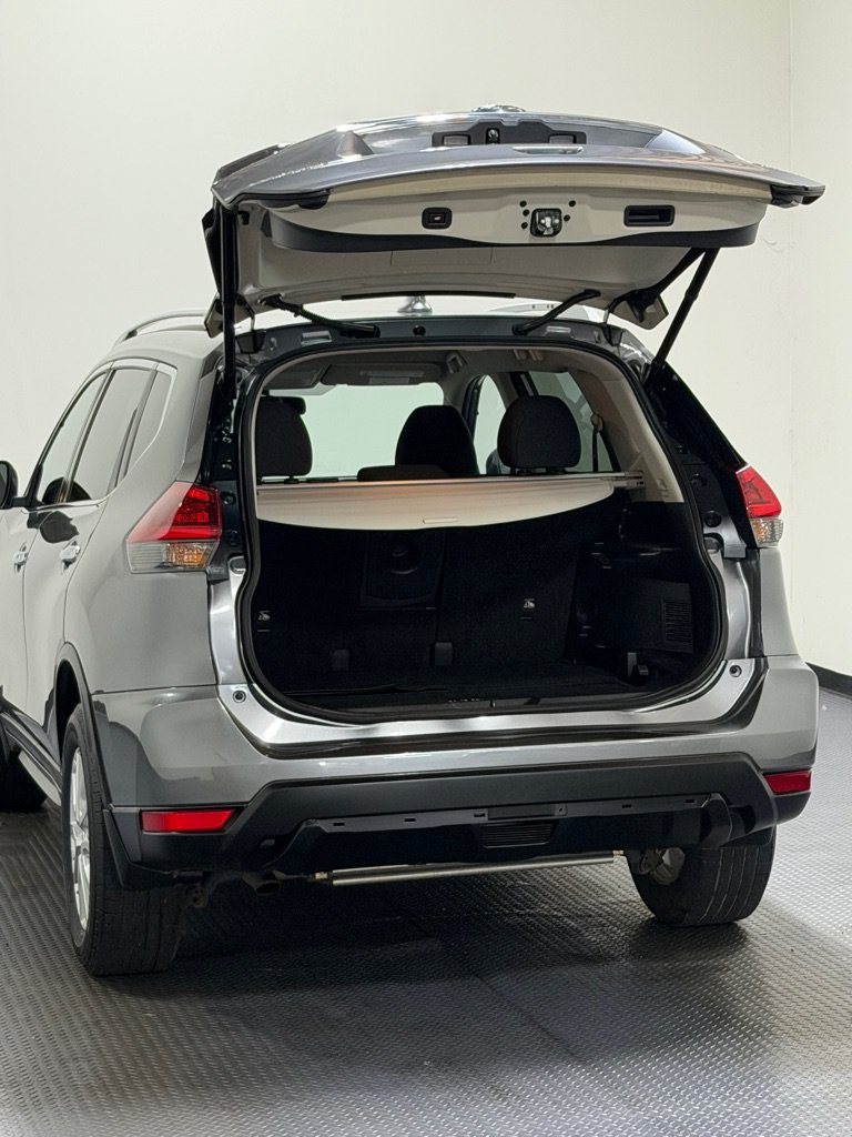 Used 2018 Nissan Rogue SV AWD/4WD image 12