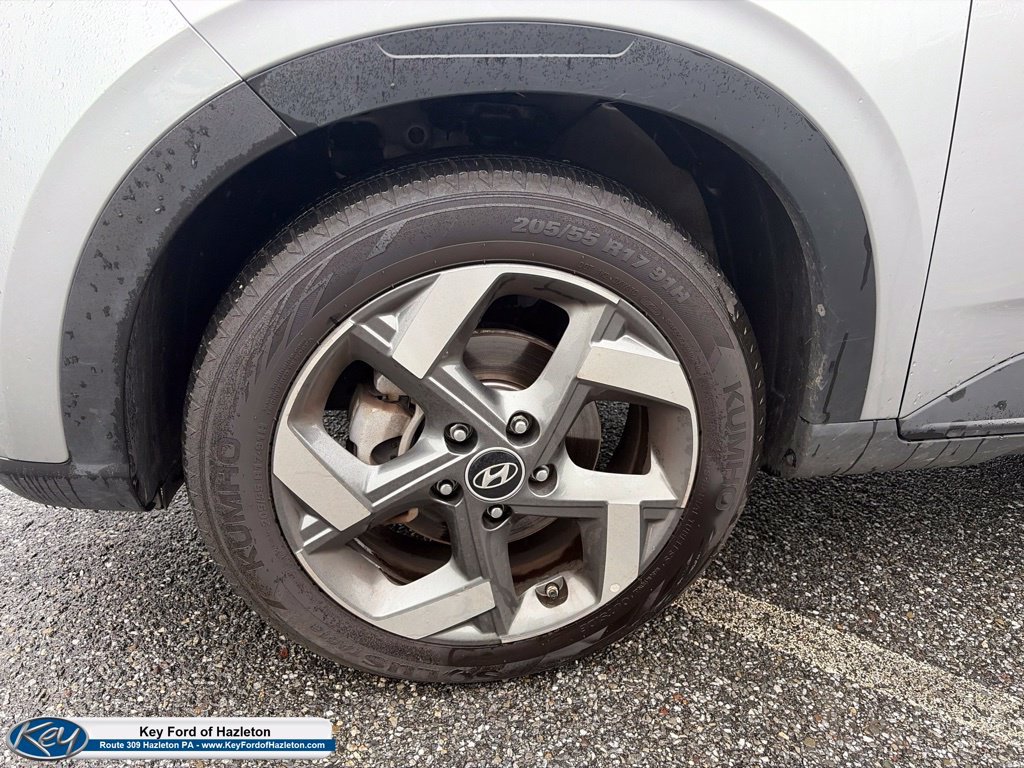 Used 2025 Hyundai Venue SEL FWD image 4