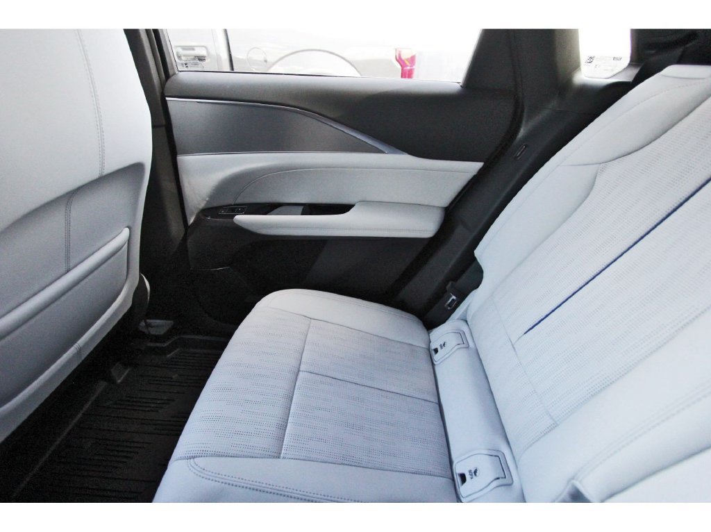 New 2027 Cadillac Lyriq Luxury AWD/4WD image 12
