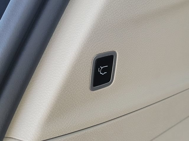 Used 2023 Chrysler Pacifica Touring-L FWD image 27