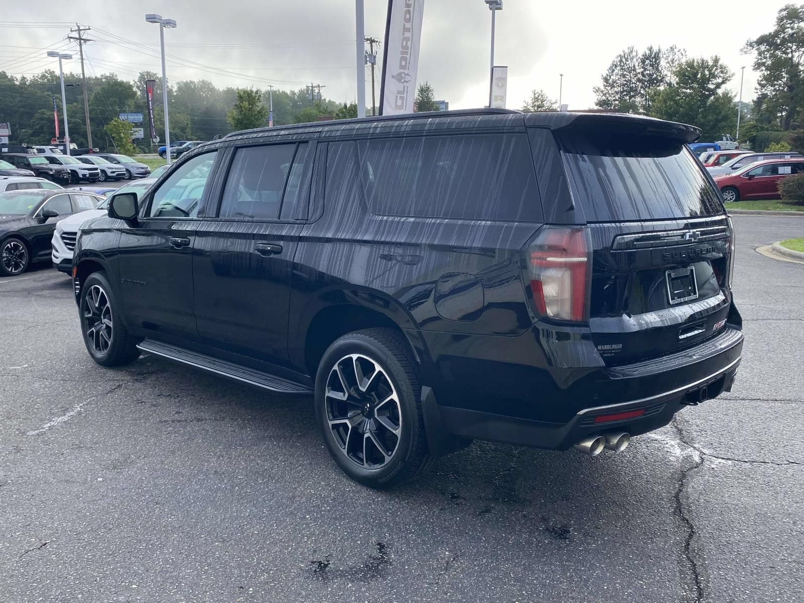 Used 2022 Chevrolet Suburban RST w/ Sport Performance Package AWD/4WD image 5