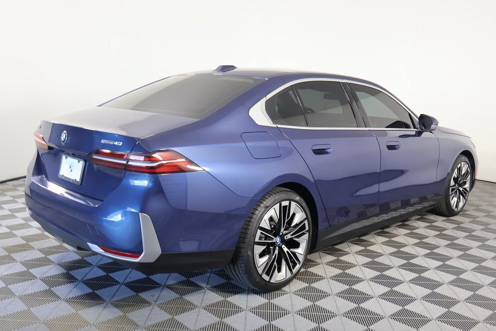 Used 2024 BMW i5 eDrive40i w/ Premium Package RWD image 4