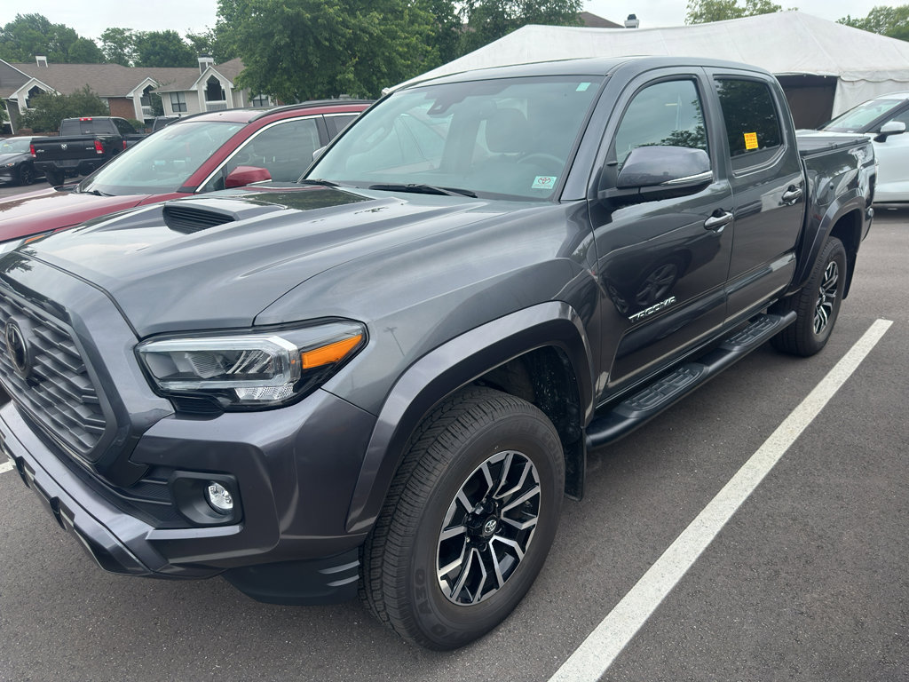 Used 2020 Toyota Tacoma TRD Sport w/ TRD Premium Sport Package AWD/4WD image 2