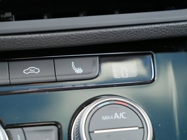 Certified 2022 Volkswagen Jetta SE FWD image 31
