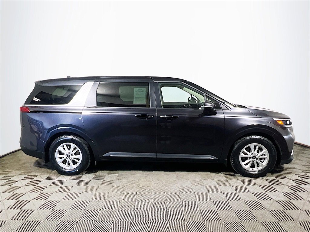 Used 2024 Kia Carnival LX image 9