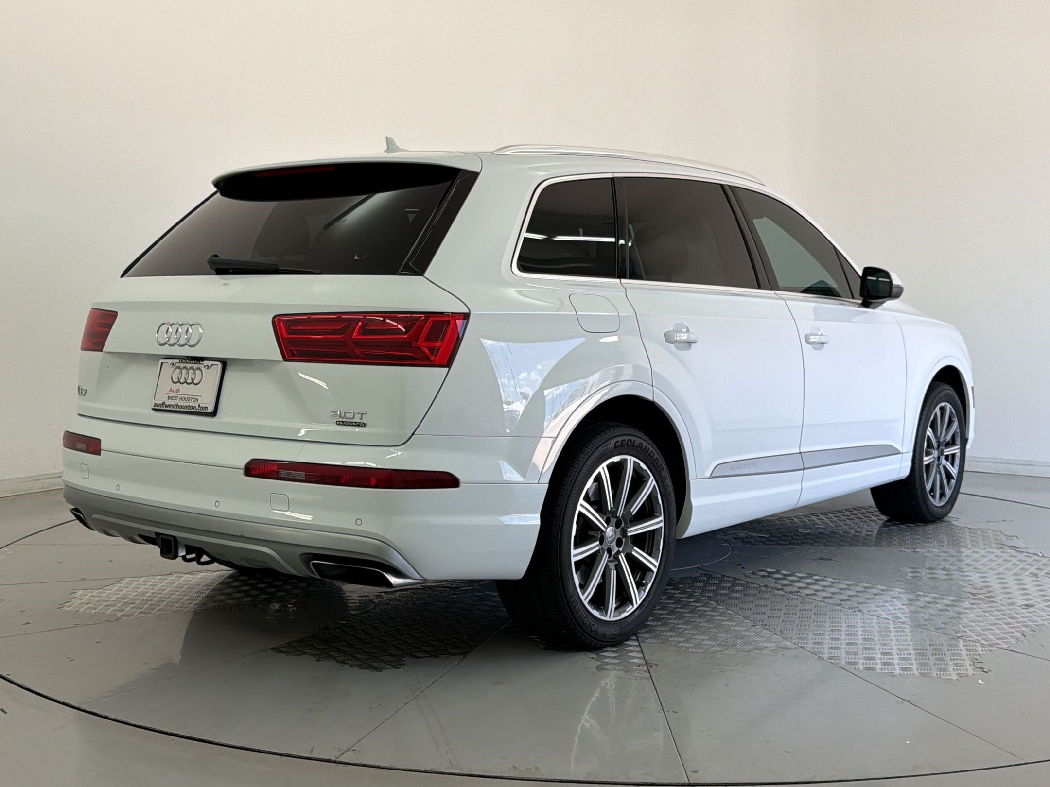 Used 2017 Audi Q7 3.0T Premium Plus w/ Premium Plus Package AWD/4WD image 9