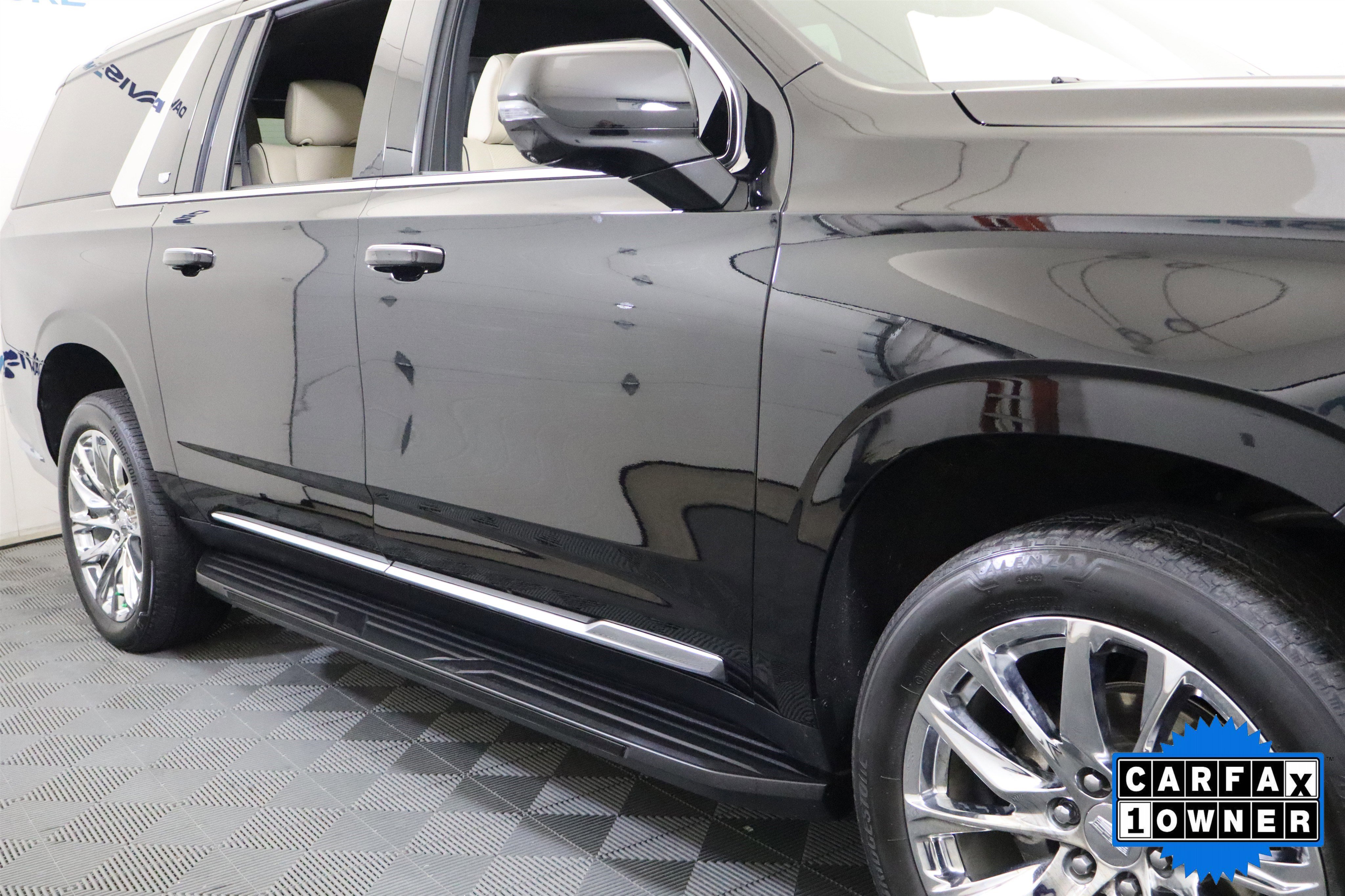 Used 2023 Cadillac Escalade ESV Premium Luxury w/ LPO, Radiant Package image 4