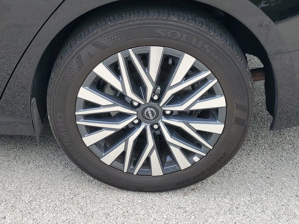 Used 2025 Nissan Altima 2.5 SV FWD image 5