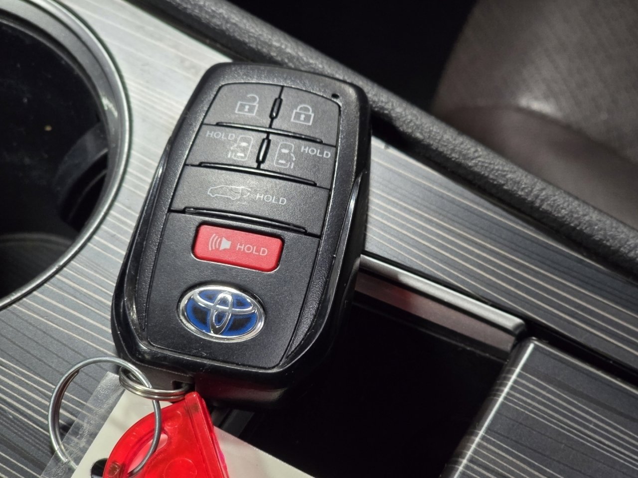 Used 2022 Toyota Sienna Platinum image 37