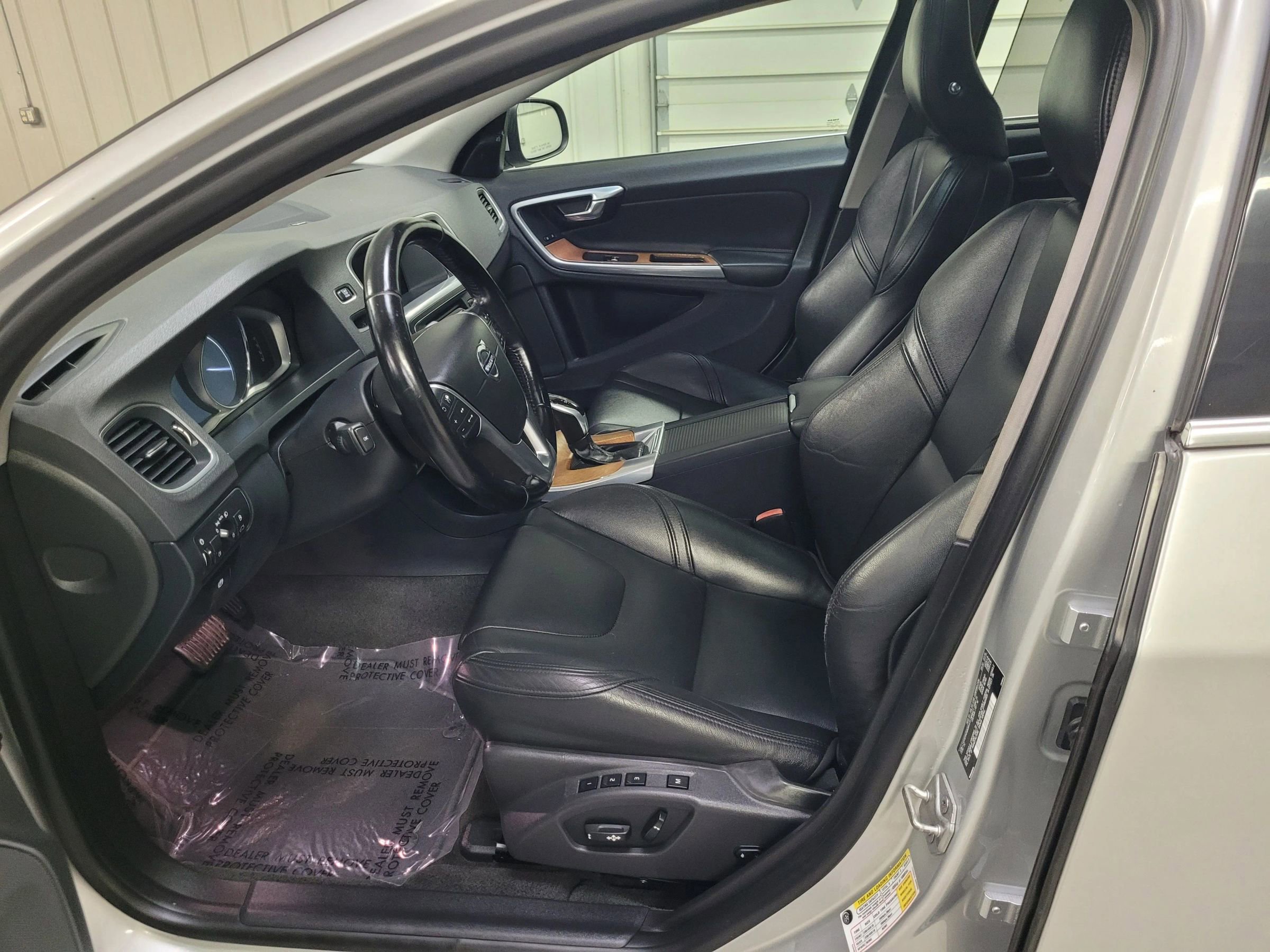 Used 2016 Volvo S60 T5 Inscription Platinum image 14