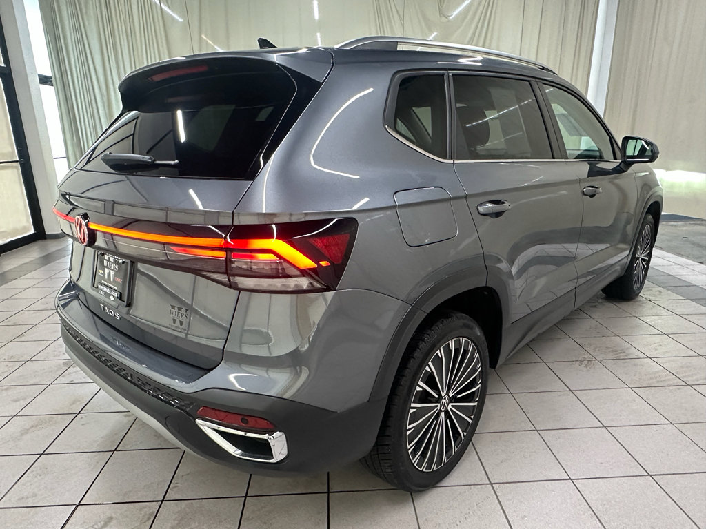 Used 2025 Volkswagen Taos SE FWD image 5