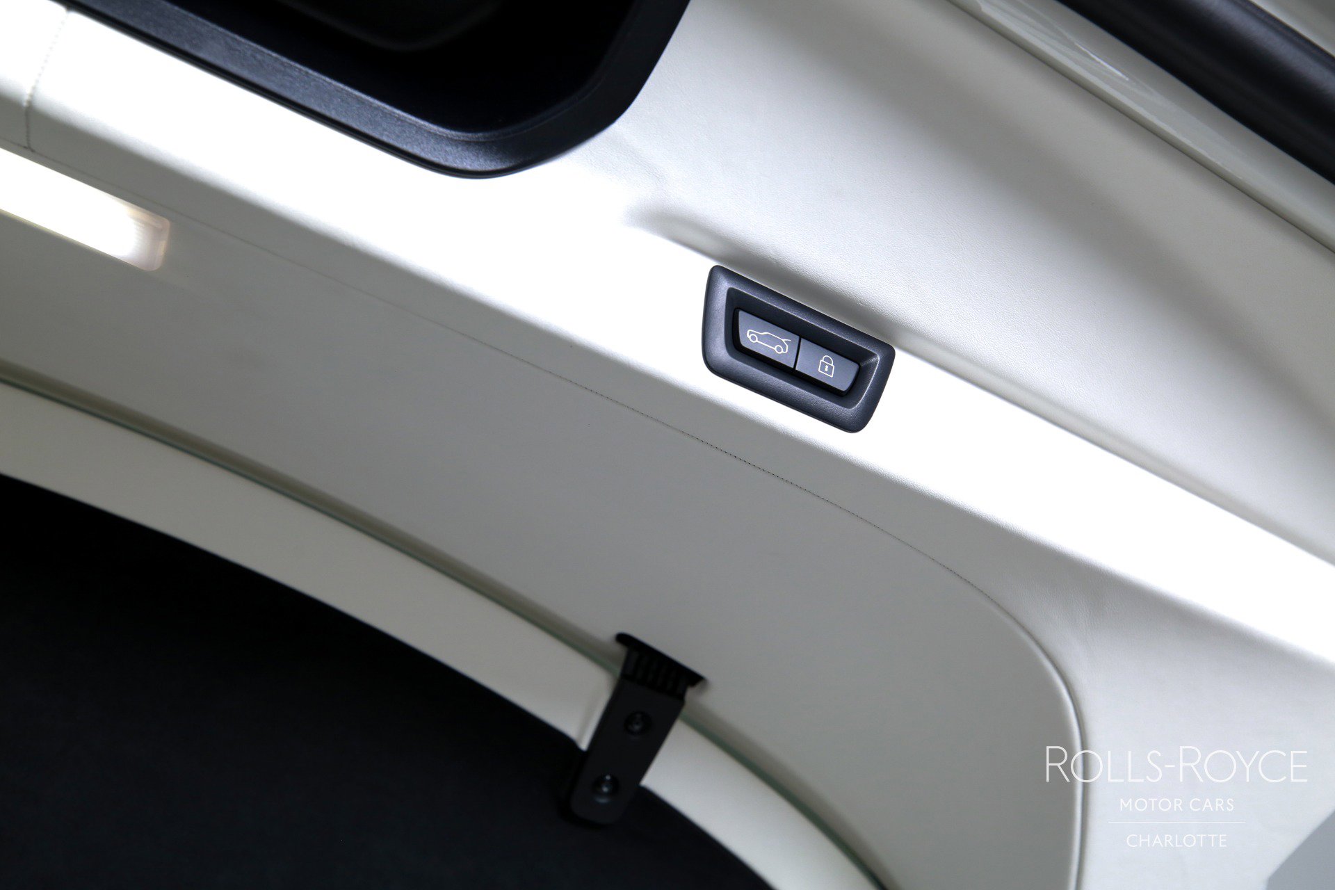 New 2026 Rolls-Royce Cullinan Black Badge image 28