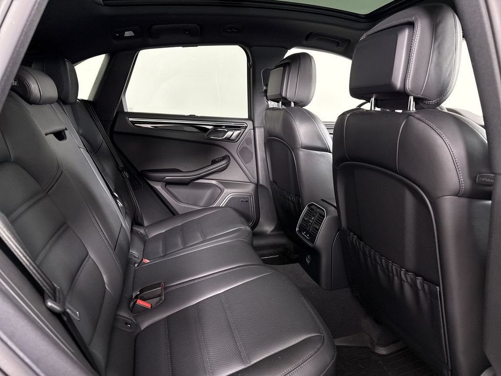 New 2026 Porsche Macan AWD/4WD image 24