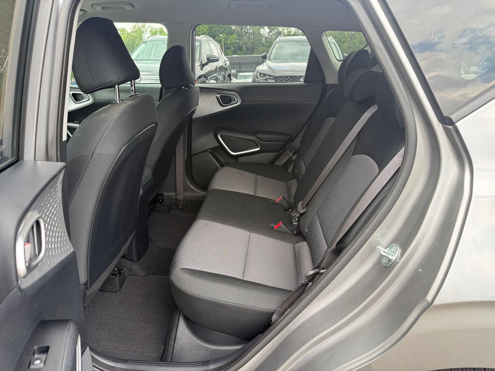 Used 2025 Kia Soul LX w/ LX Technology Package FWD image 23
