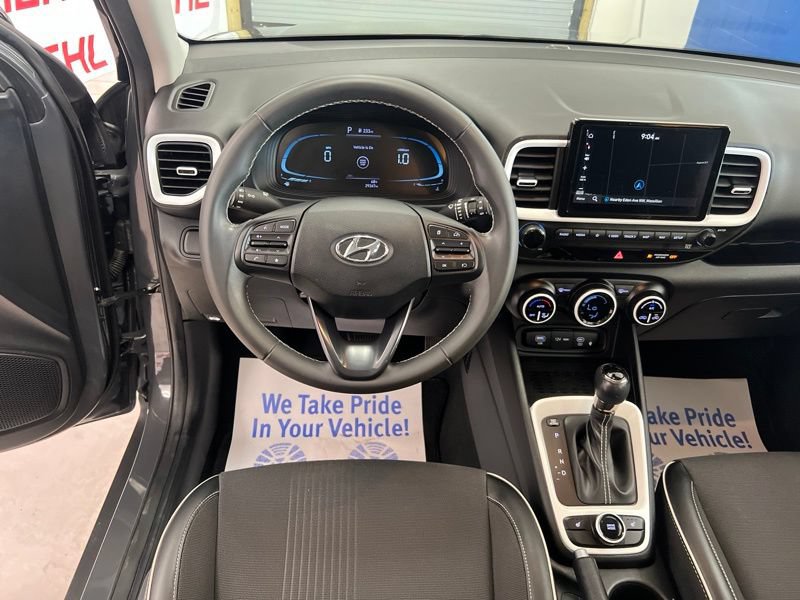 Used 2023 Hyundai Venue Limited FWD image 26