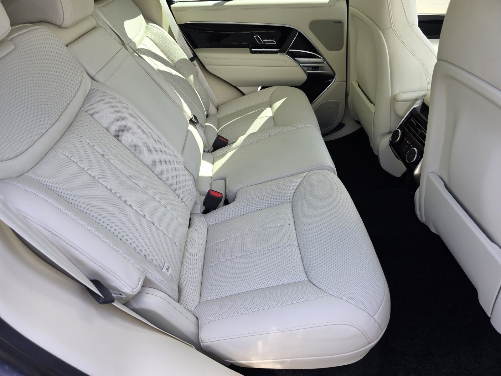 New 2027 Land Rover Range Rover SE AWD/4WD image 5
