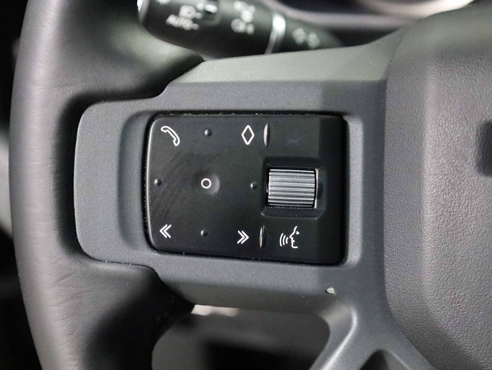 Used 2023 Land Rover Defender 90 X-Dynamic SE AWD/4WD image 25