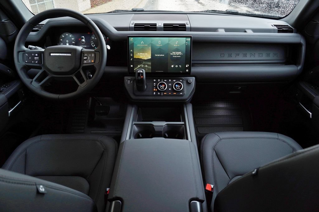 Certified 2026 Land Rover Defender 110 X-Dynamic SE AWD/4WD image 9