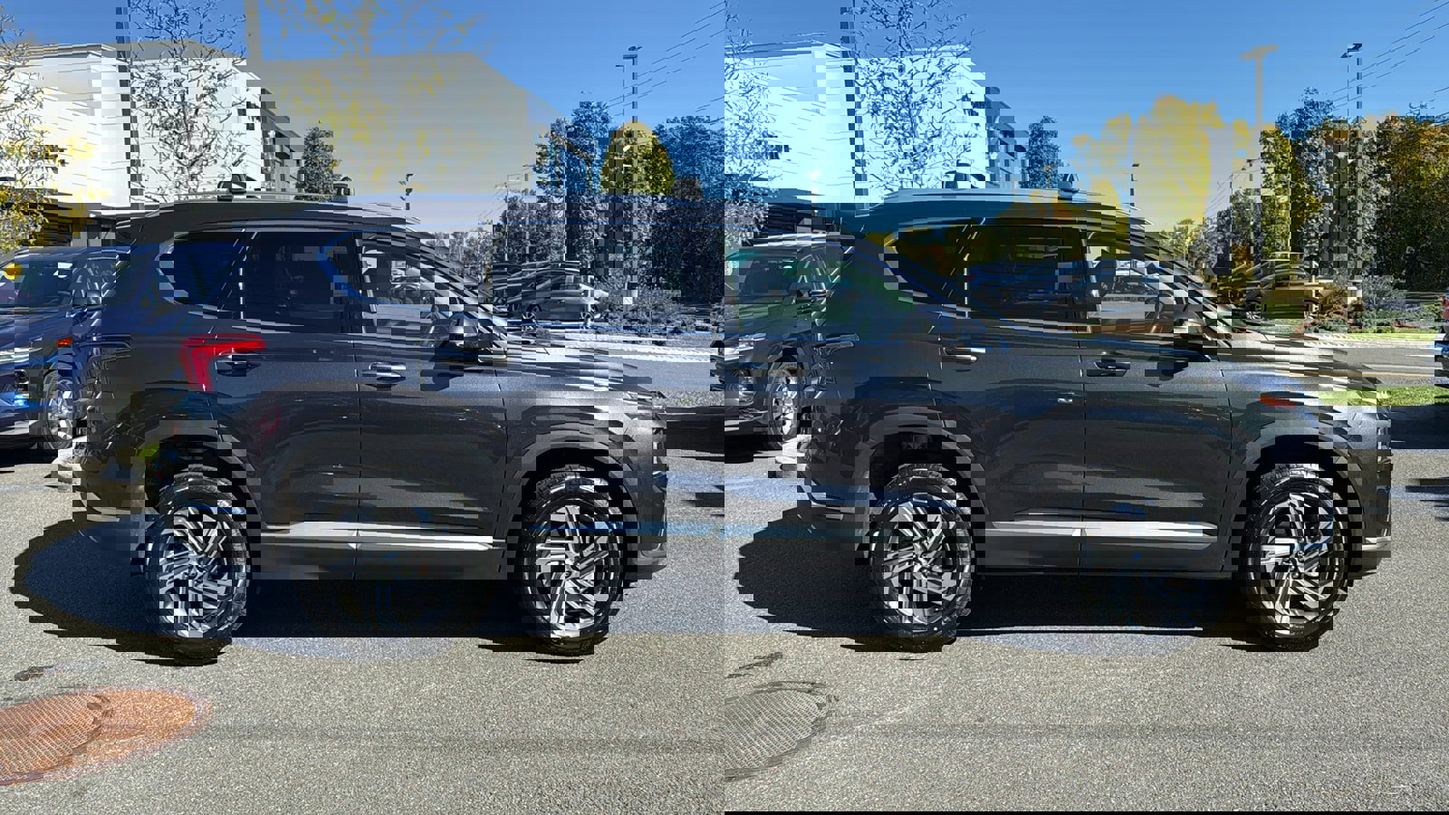 Used 2023 Hyundai Santa Fe SEL w/ Premium Package image 2