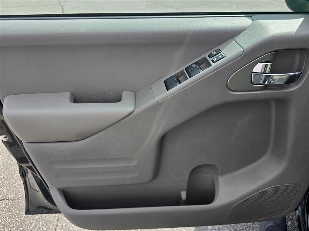 Used 2020 Nissan Frontier SV w/ Midnight Edition Floor Mats RWD image 9