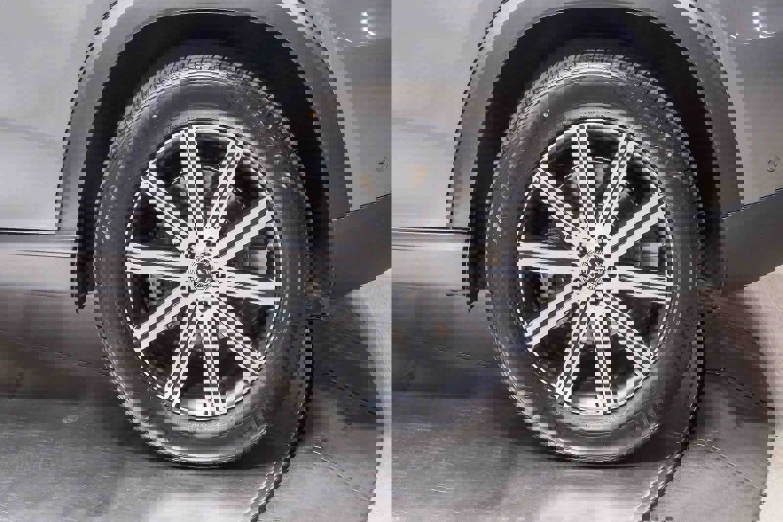 Used 2025 Mercedes-Benz GLE 450e 4MATIC image 9