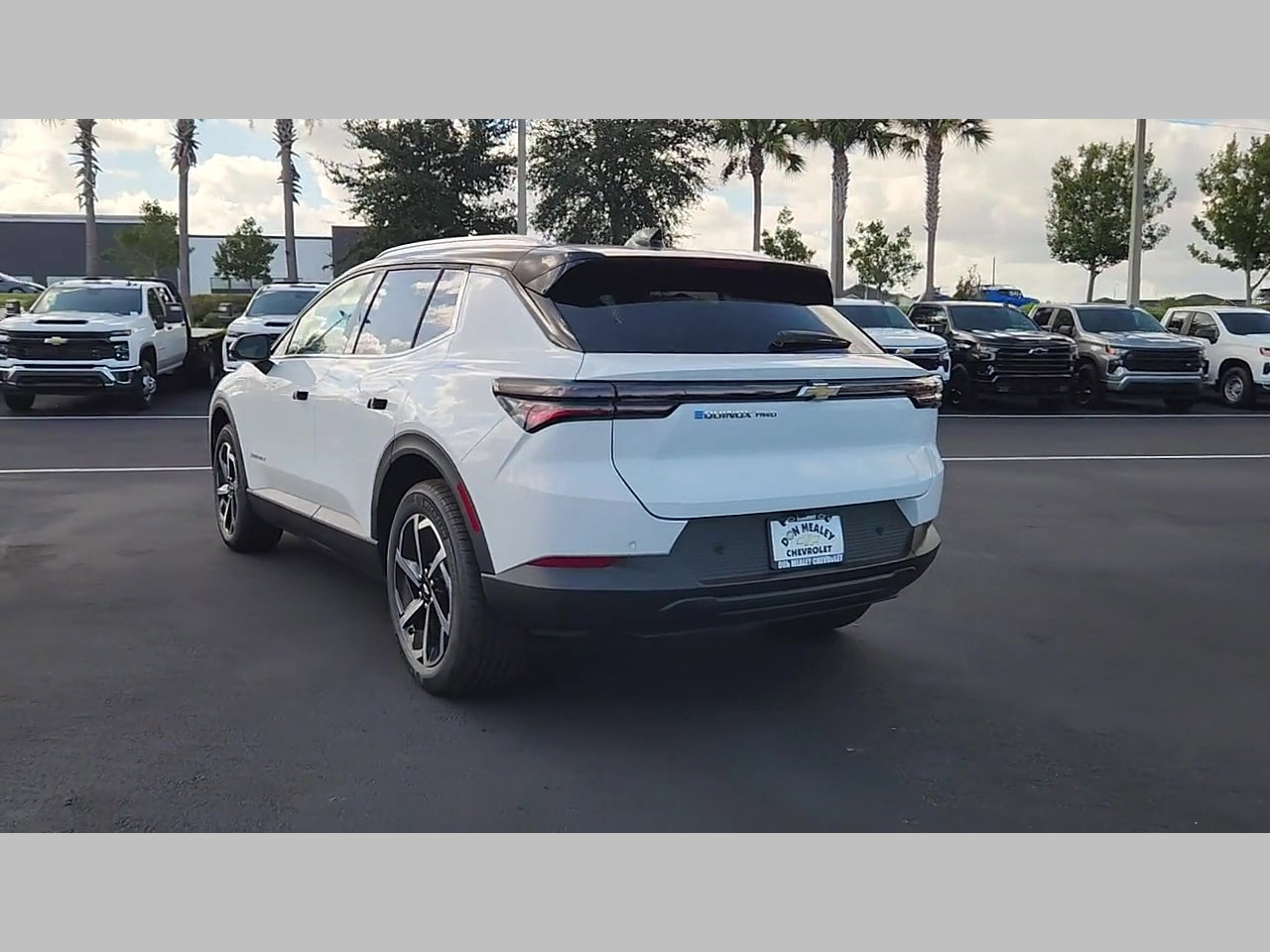 New 2026 Chevrolet Equinox EV LT image 18